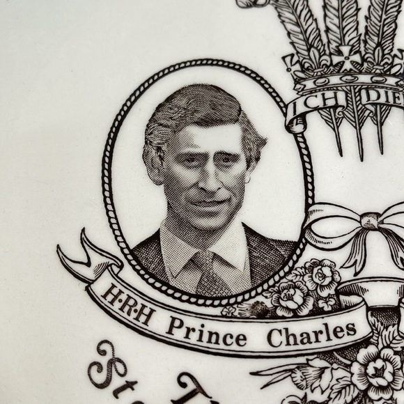 Royal Commemorative Plate - Picture 2 of 10